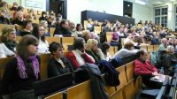 Das Auditorium lauschte gespannt den Ausführungen des Historikers Dr. Thomas Schnitzler zu der Entstehung des Kurzfilms.