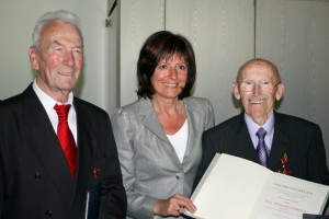 Valentin Hennig, Staatsministerin Malu Dreyer und Hans Lieser bei der Verleihung in Mainz. Foto: Bettina Leuchtenberg